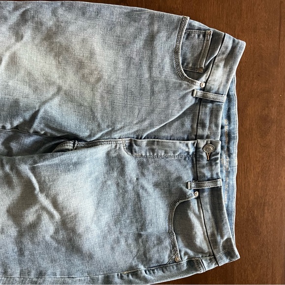 Chico’s Petite So Slimming Side Slit Girlfriend Ankle Jeans - 4P SP(Chico’s 0P) - Picture 4 of 9